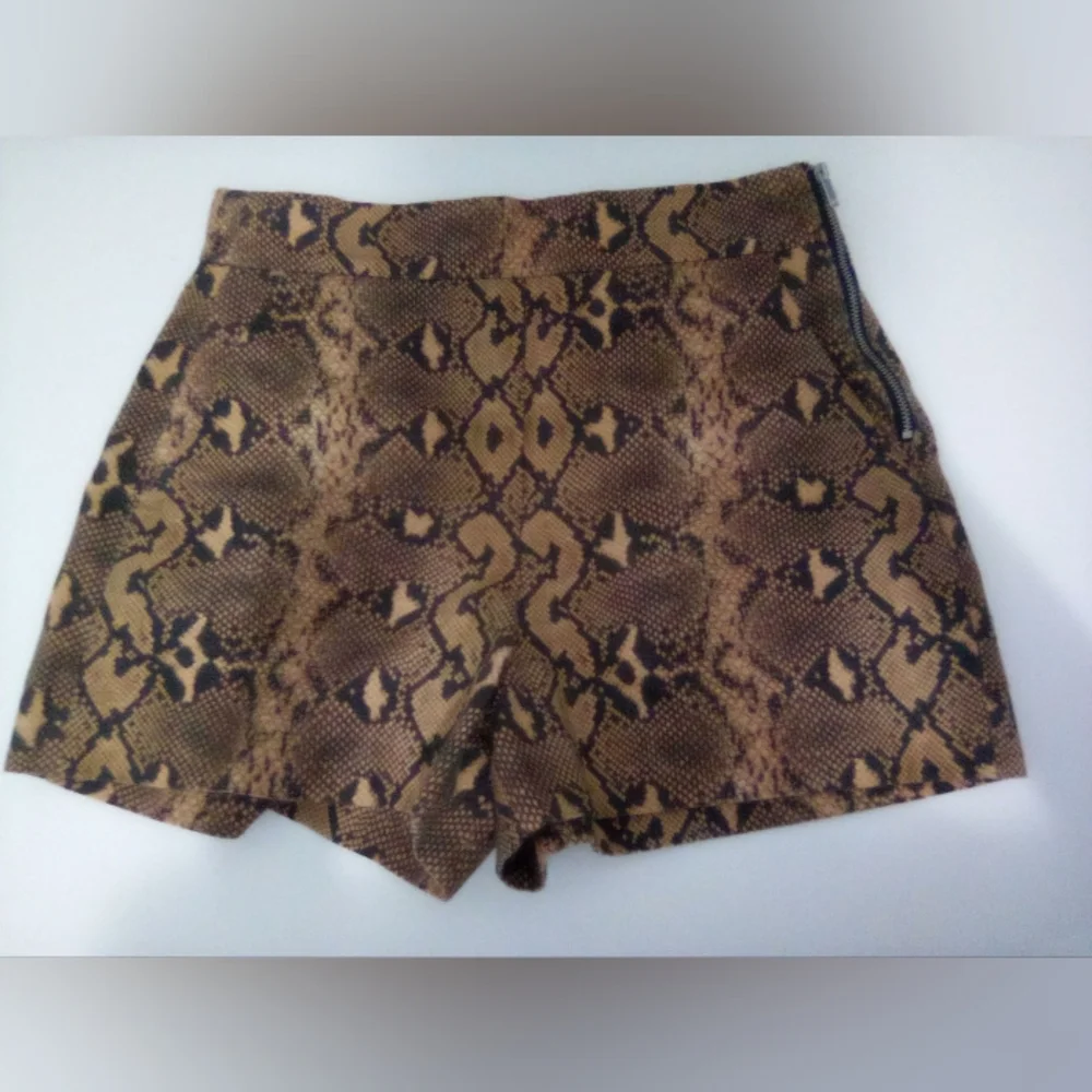 Zara Woman Animal Print 100% Cotton Short Size S